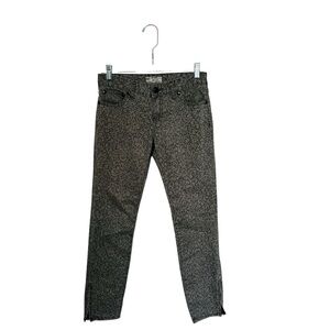 Free People Gray Paisley Print Size 26 Skinny Jeans With Zipper On Ankles